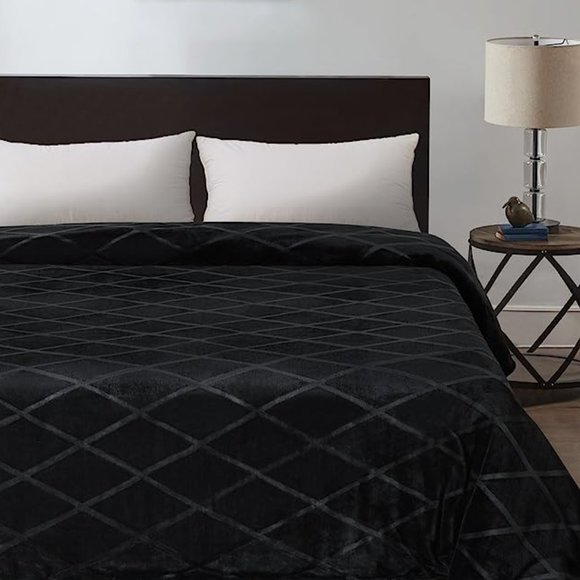 Black King Size Bed Plush Diamond Textured Soft Velvety Velour Blanket Goth New - Picture 9 of 11